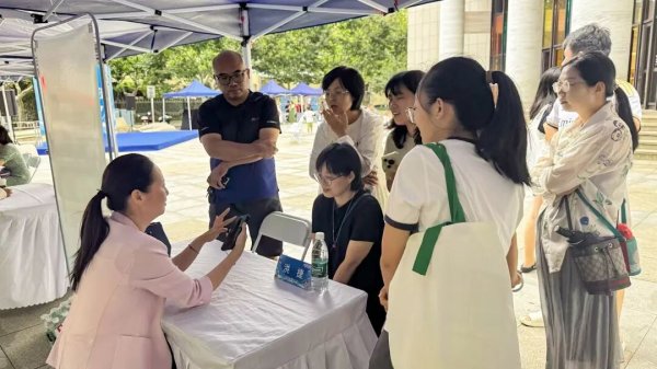 钱程速配 普陀区党外优秀教师“面对面”，将优质教育资源送到“家门口”